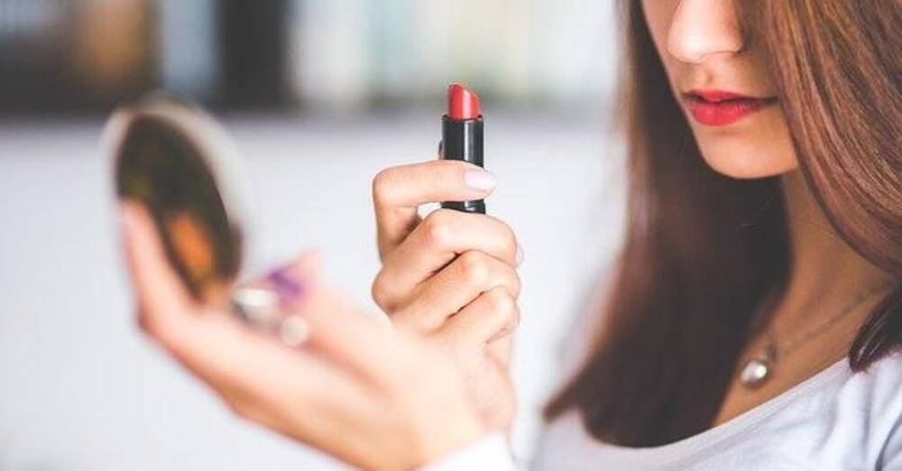 Estee Lauder (EL, $297.05) misses Q2 expectations