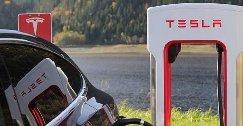 Tesla (TSLA, $699.48) shares get rating boost from Canaccord analyst, on Apple-like ecosystem