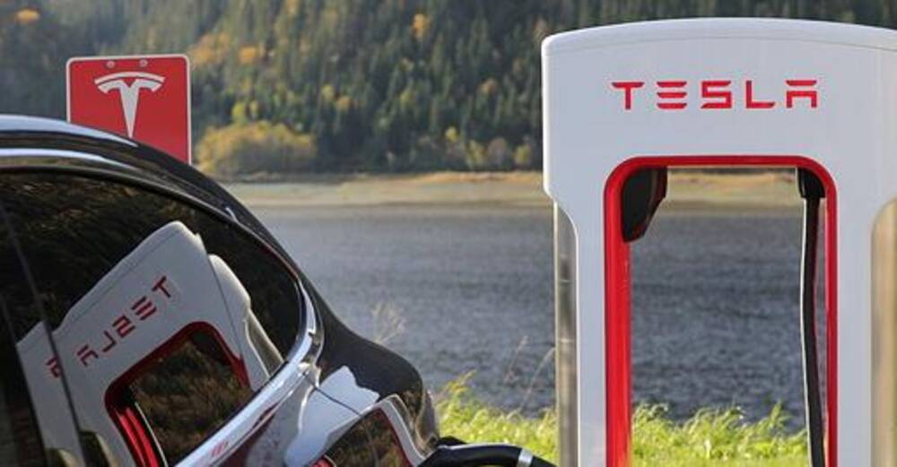 Tesla's (TSLA, $1,025.62) Elon Musk sold $1 billion shares